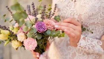 Выбор цветов для свадебного платья – модные решения