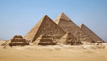 Пирамиды из бетона